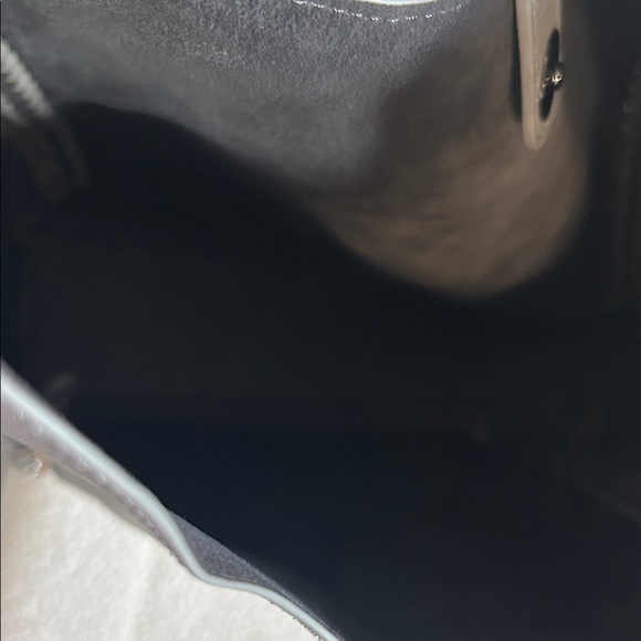 Elegant Gray Tote Bag with Chain Accents - Picture 7 of 7